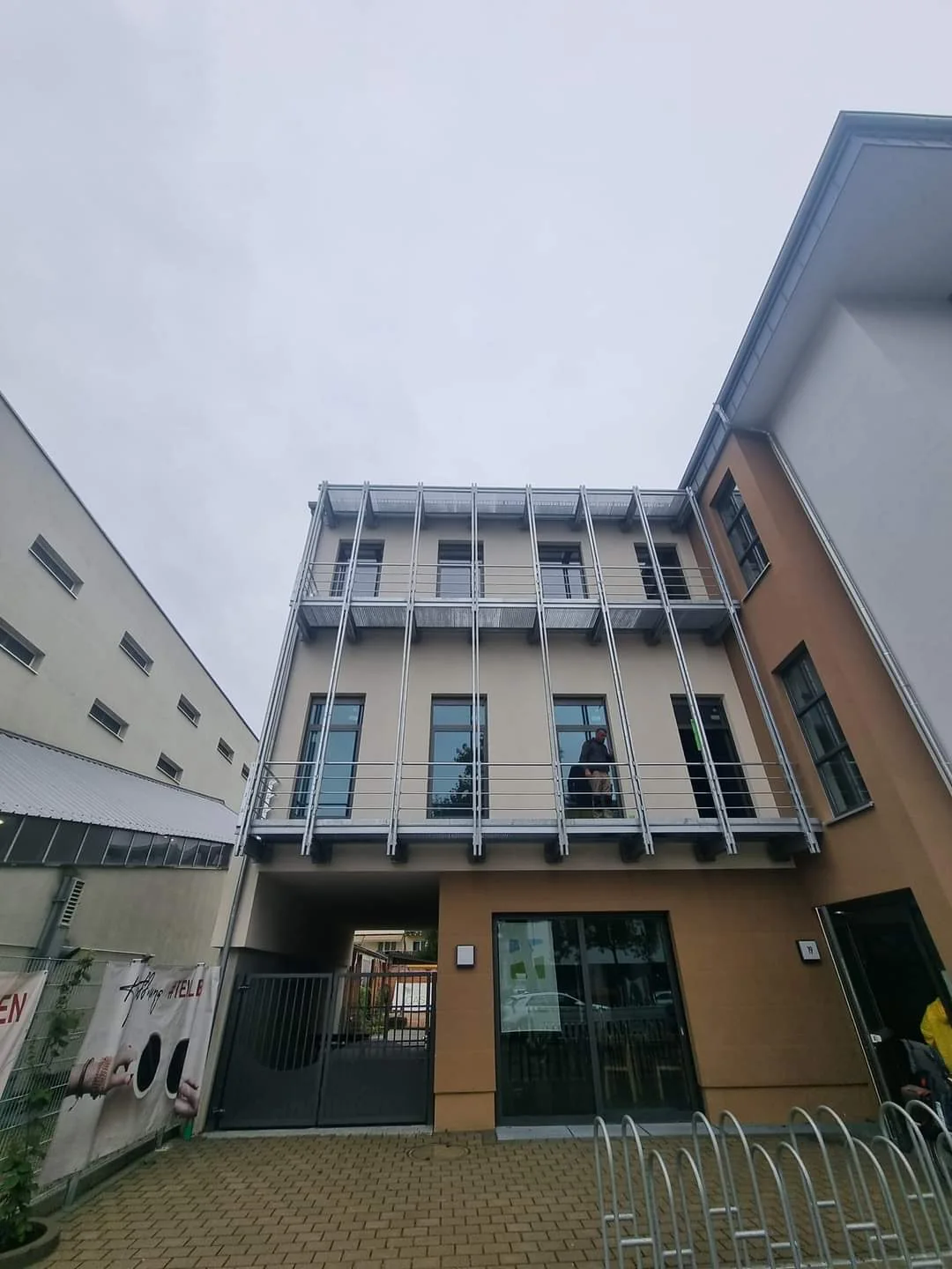 Große Balkonkonstruktion